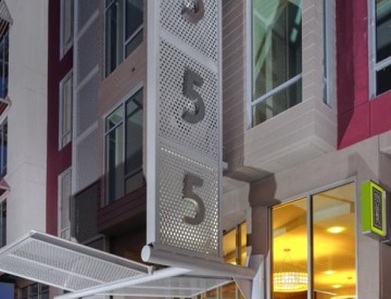 555YVR-Front entrance