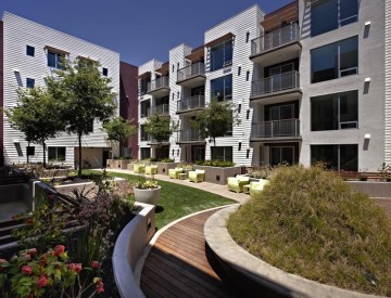 555YVR-Courtyard 1